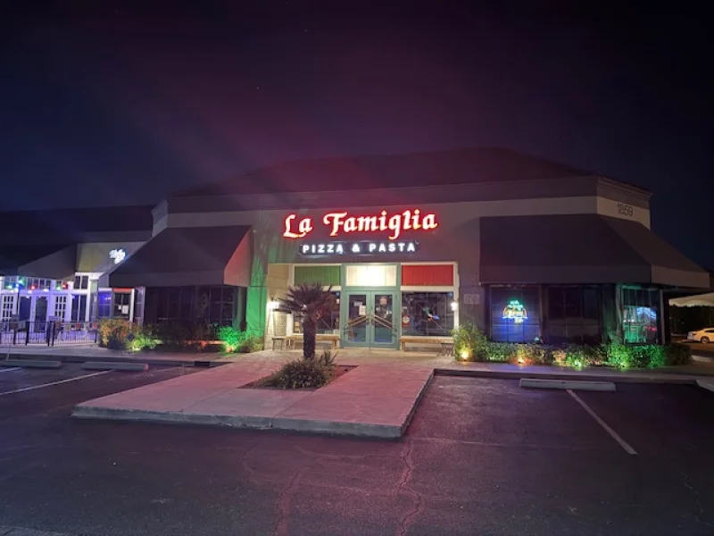 La Famiglia Pizza & Pasta